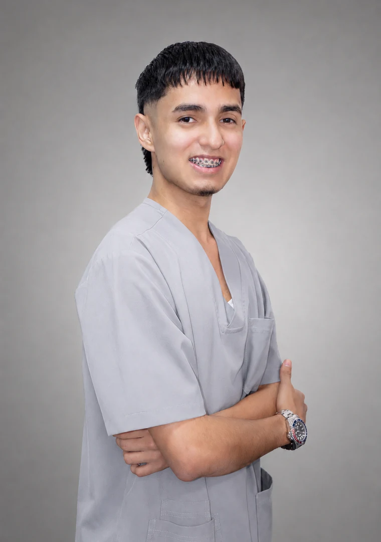 Miguel Lobo, auxiliar de odontología de Dentalix Cúcuta - apoyo clínico a especialistas y protocolos de bioseguridad